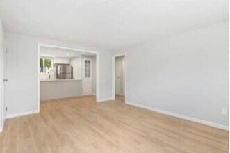 114 W Emerson St in Melrose, MA - Building Photo - Building Photo