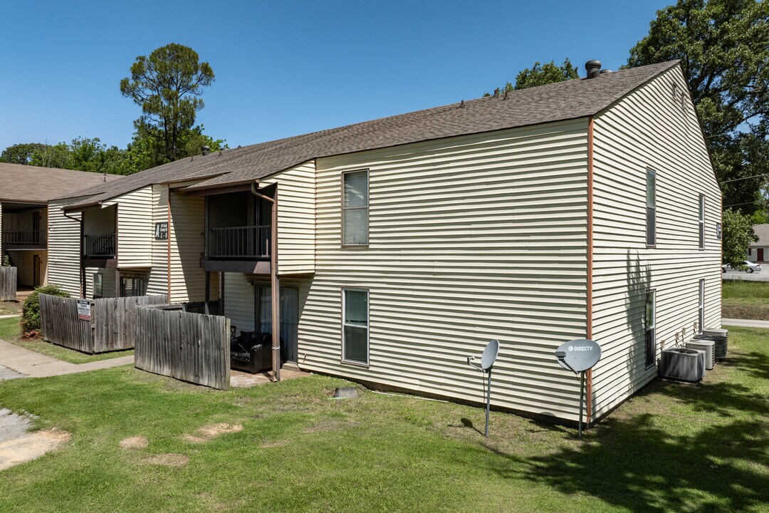 Pines Apartments in Jonesboro, AR - Building Photo