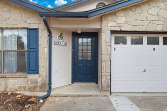 9110 Roquefort in San Antonio, TX - Foto de edificio - Building Photo