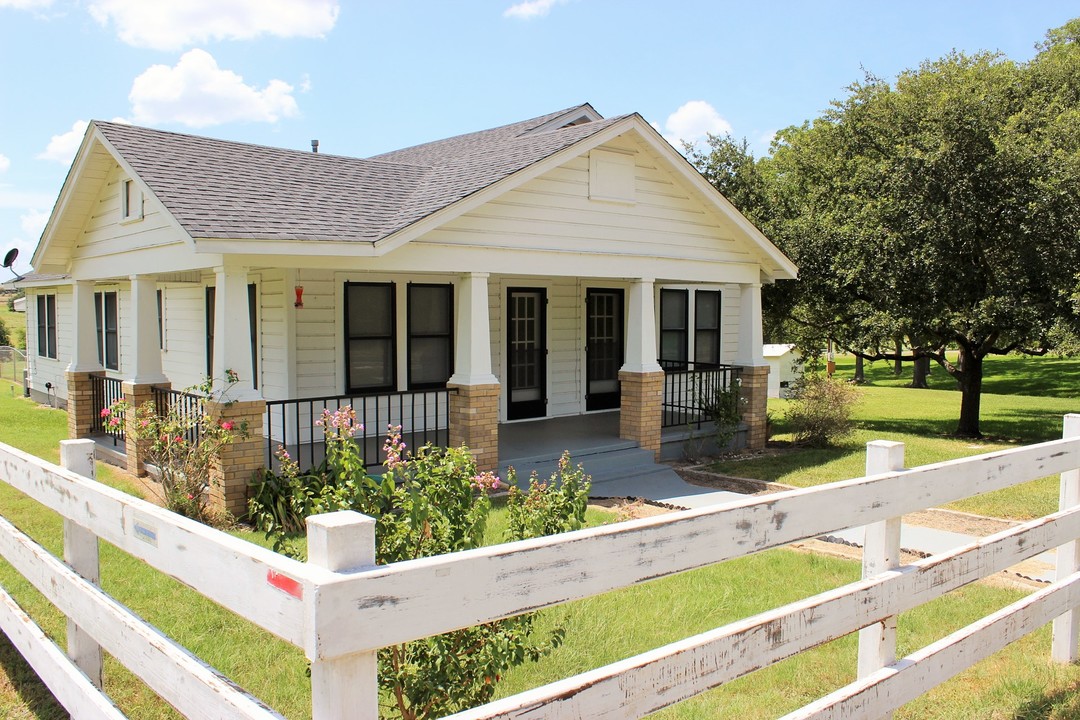 10301 FM 50 in Brenham, TX - Building Photo