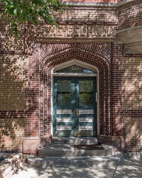 The Pelham in Chicago, IL - Building Photo