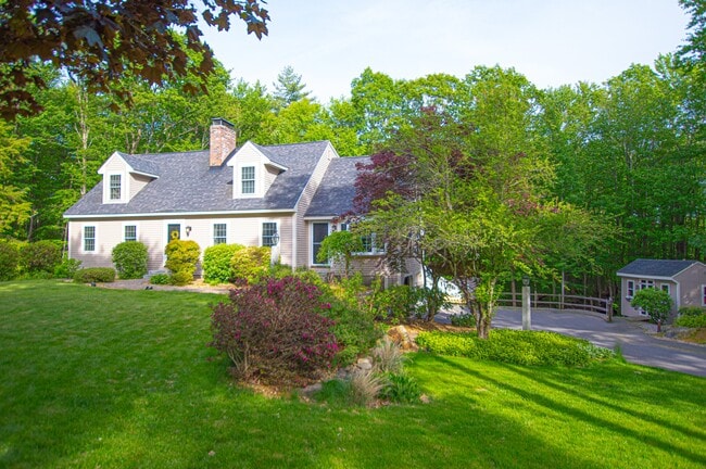 130 Stephen Dr in Goffstown, NH - Building Photo - Building Photo