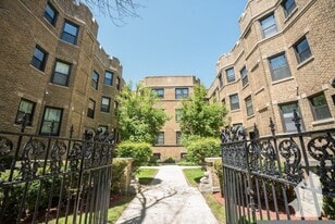 626 W Stratford Pl in Chicago, IL - Building Photo