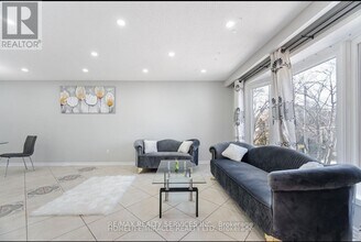35 Bay Crest Dr in Brampton, ON - Building Photo - Building Photo