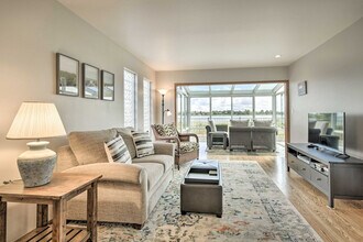 2606 Bayview Dr in Alameda, CA - Building Photo - Building Photo
