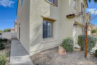 5618 Moccasin Point St in Las Vegas, NV - Building Photo - Building Photo