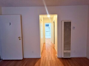 13825 Vanowen St in Los Angeles, CA - Building Photo - Building Photo