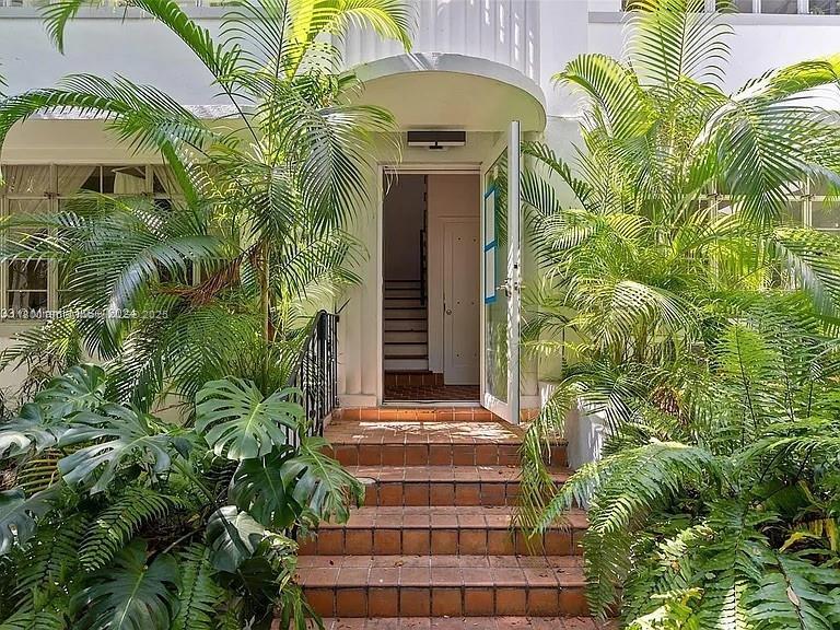 817 Lenox Ave. in Miami Beach, FL - Building Photo