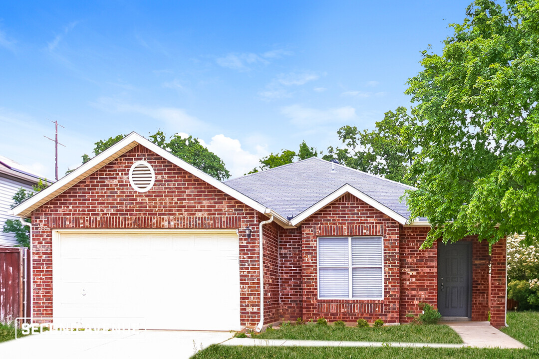 2014 Brazos Dr in Corinth, TX - Building Photo