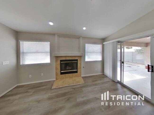 5565 E Cy Young Dr in Las Vegas, NV - Building Photo - Building Photo