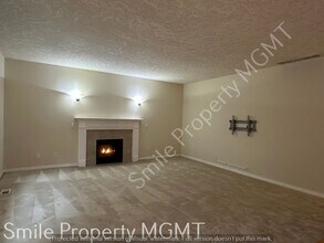 16087 SE Goosehollow Dr in Damascus, OR - Building Photo - Building Photo