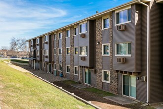 The Village at Westchester in Des Moines, IA - Foto de edificio - Building Photo