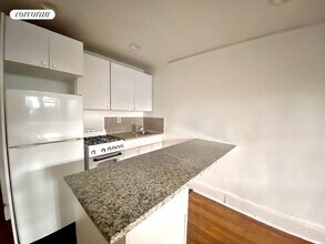 62 W 70th St in New York, NY - Building Photo - Building Photo