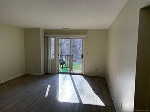 1410 Whitney Ave, Unit APT D1 in Hamden, CT - Building Photo - Building Photo