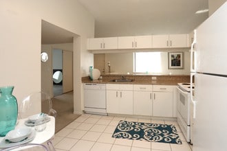 Camden Portofino in Pembroke Pines, FL - Building Photo - Interior Photo
