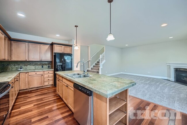 4621 204th St Ct E in Spanaway, WA - Foto de edificio - Building Photo