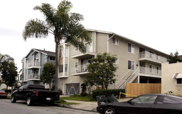 1133 Mira Mar Ave in Long Beach, CA - Building Photo - Building Photo