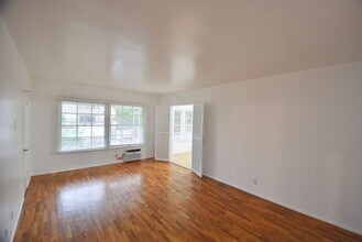 5220 Radford Ave in Los Angeles, CA - Foto de edificio - Building Photo