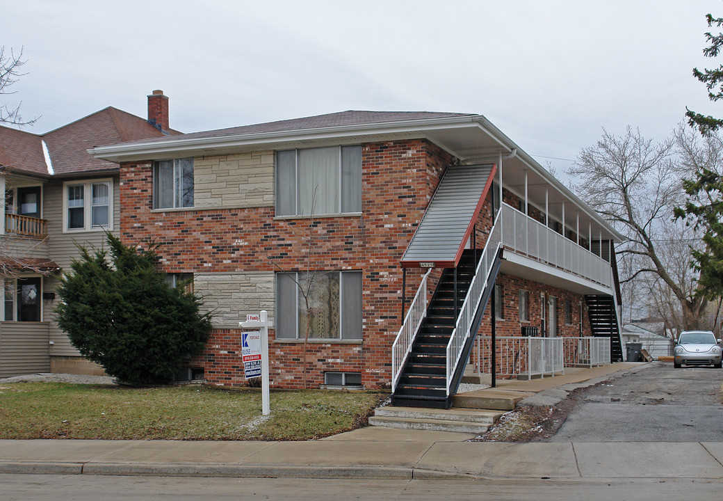 4925 W National Ave in Milwaukee, WI - Foto de edificio