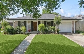 4804 Antonini Dr in Metairie, LA - Building Photo