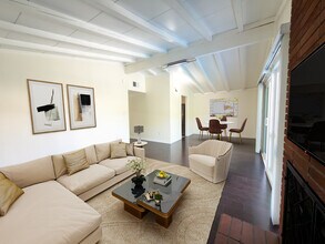 6763 Lurline Ave in Winnetka, CA - Foto de edificio - Building Photo