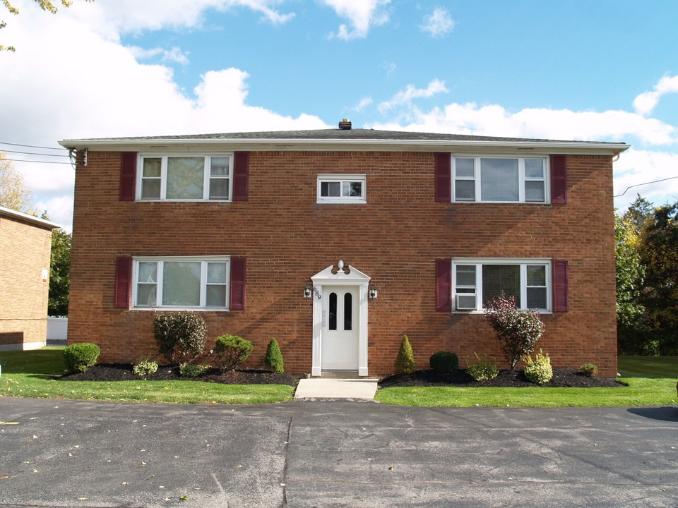 Harlem Road in West Seneca, NY - Building Photo