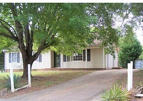 1607 Rushing St in Monroe, NC - Building Photo