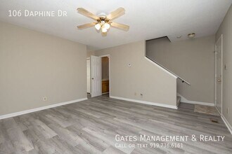 106 Daphine Dr in Hillsborough, NC - Building Photo - Building Photo