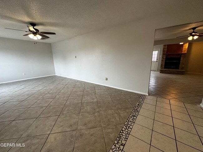 5736 Port Lavaca Dr in El Paso, TX - Building Photo - Building Photo