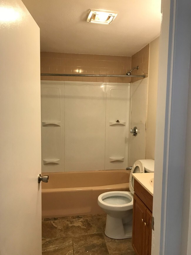 145 Archambault Ave-Unit -Unit 1 in West Warwick, RI - Building Photo - Building Photo