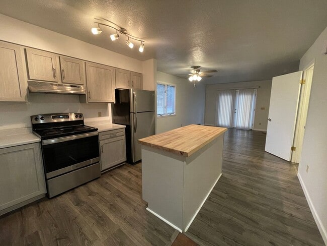 1240 Stetson Rd in Prescott, AZ - Foto de edificio - Building Photo