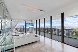 5875 Collins Ave in Miami, FL - Building Photo - Building Photo