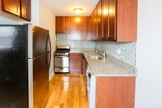 555 W Arlington Pl, Unit 207 in Chicago, IL - Foto de edificio - Building Photo