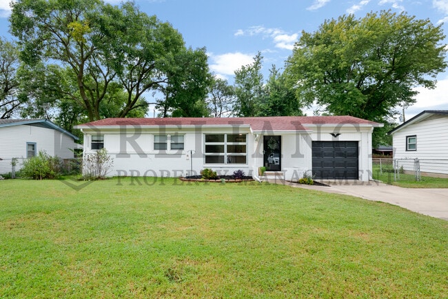 211 E Meadowlark Rd in Derby, KS - Building Photo - Building Photo