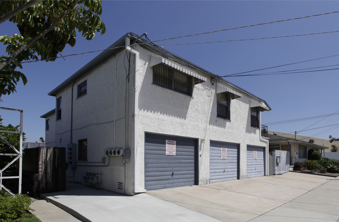 6156-6162 Acorn St in San Diego, CA - Building Photo