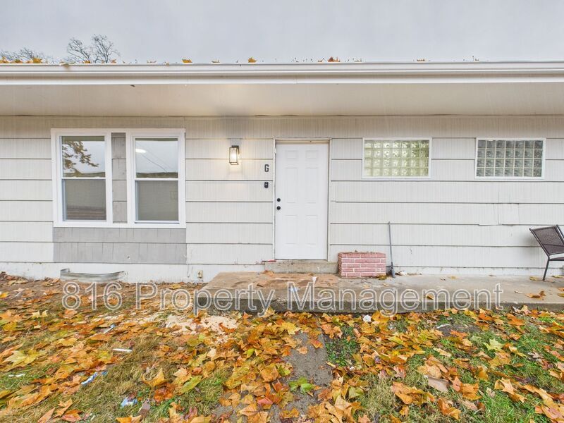 7560 Prospect Ave in Kansas City, MO - Building Photo