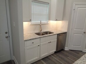 402 Cherokee Dr in Montgomery, TX - Building Photo - Building Photo