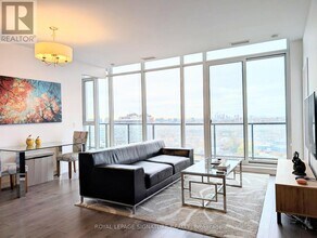 297 College St in Toronto, ON - Building Photo - Building Photo