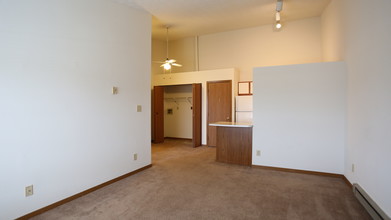 Muirwood Village Apartments in Zanesville, OH - Building Photo - Interior Photo