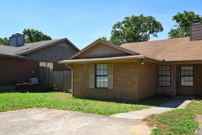property at 708 Woodland Ct