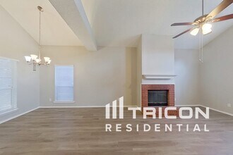 404 Moss Hill Dr in Arlington, TX - Building Photo - Building Photo