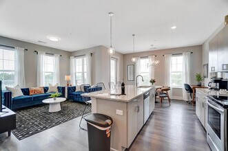 2875 Olentangy River Rd in Columbus, OH - Building Photo - Building Photo