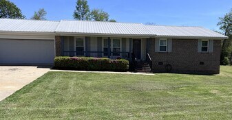5149 Honeysuckle Ln E in Southside, AL - Building Photo