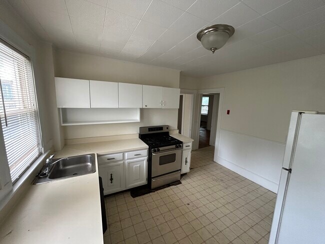 27R Albion St, Unit 1 in Somerville, MA - Foto de edificio - Building Photo