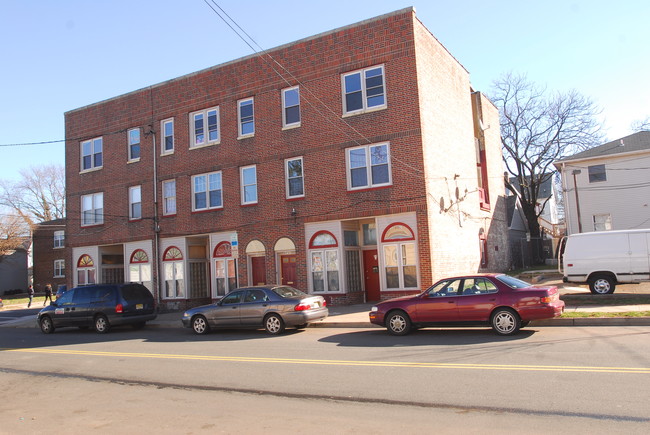 84-88 Throop Ave in New Brunswick, NJ - Building Photo - Building Photo