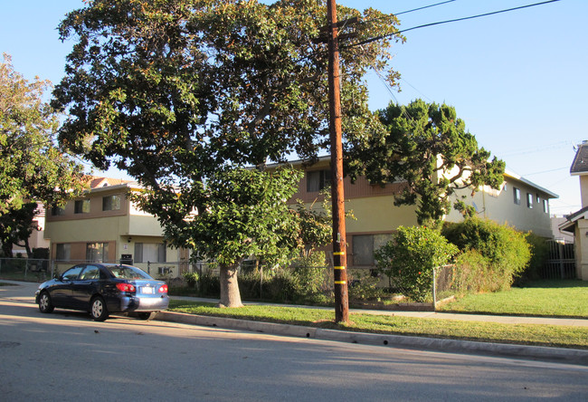 424 S Stoneman Ave in Alhambra, CA - Foto de edificio - Building Photo