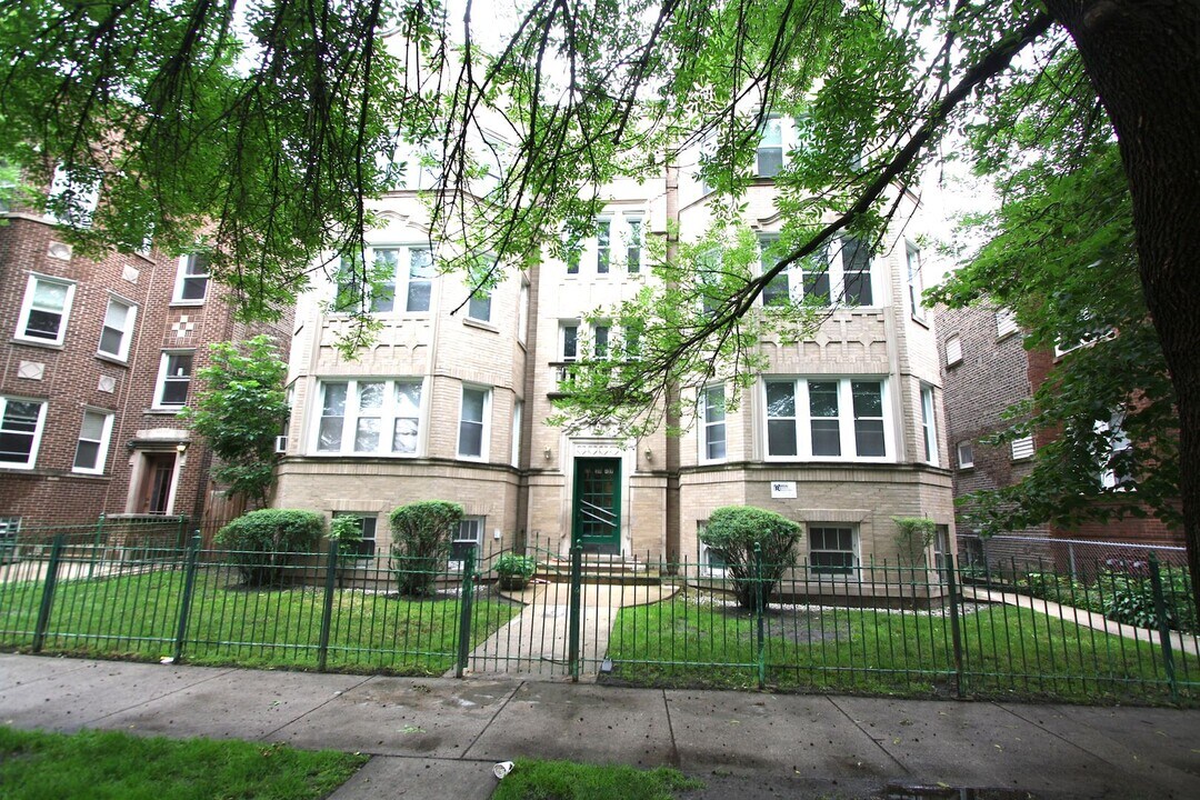 6439 N Leavitt St, Unit 1N in Chicago, IL - Building Photo