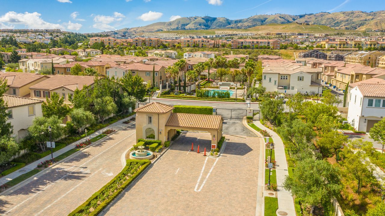 11234 Paseo del Cielo in Porter Ranch, CA - Building Photo