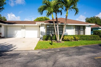9870 Pecan Tree Dr in Boynton Beach, FL - Building Photo - Building Photo