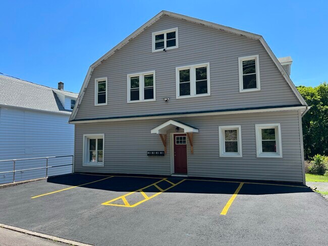 3007 S Main St, Unit 3007 S. Main St. Apt 2 in Hanover Township, PA - Building Photo - Building Photo